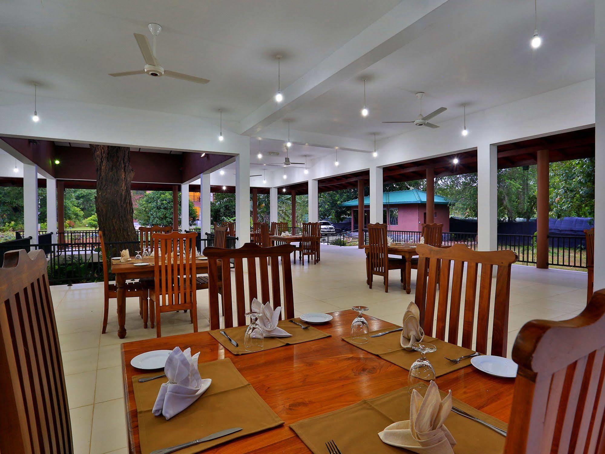 Grand & Gangula Hotell Dambulla Eksteriør bilde